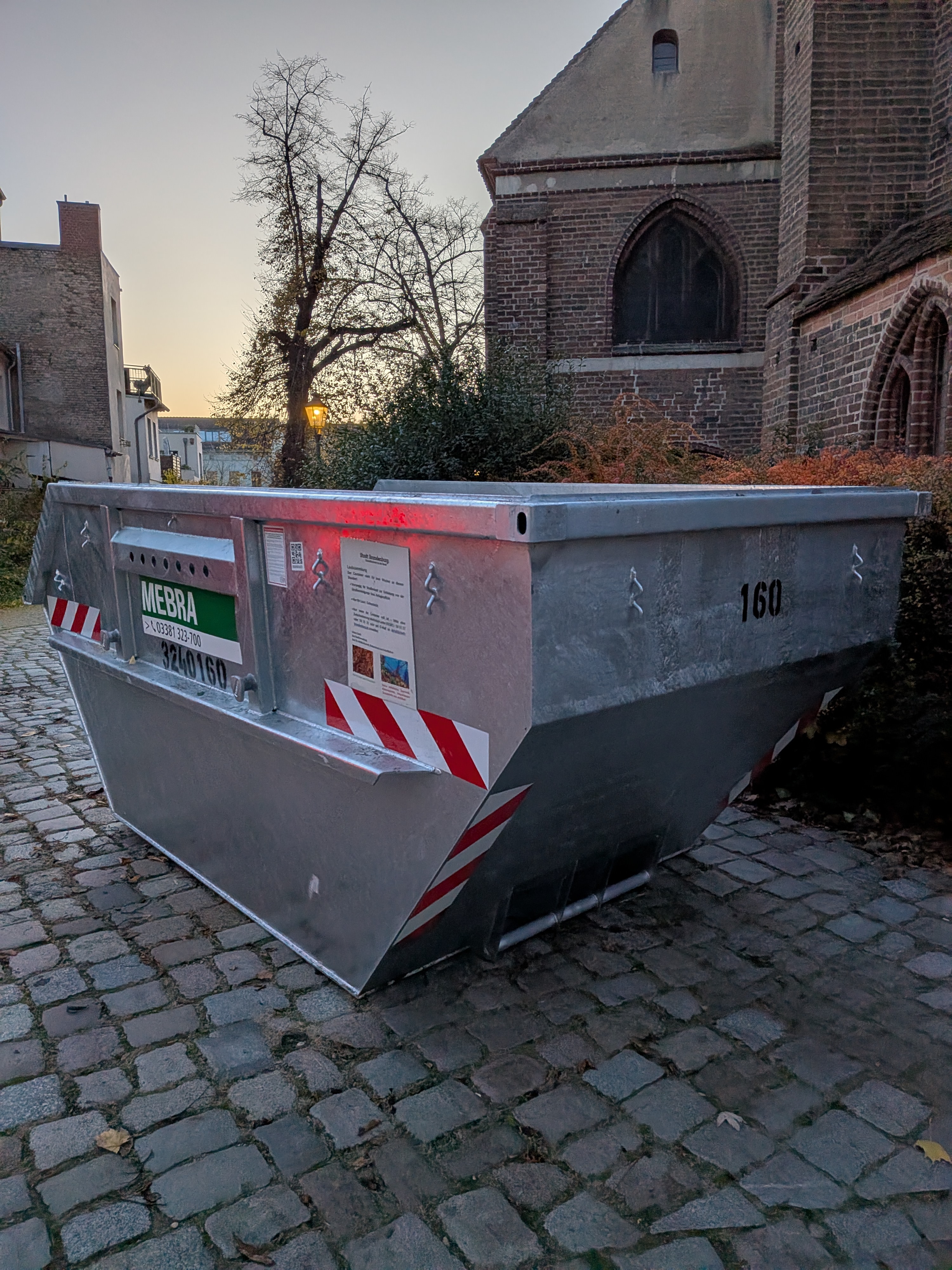 Aufstellung von Laubcontainern in der Stadt Brandenburg an der Havel im Herbst 2026